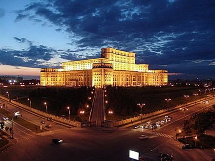 Bucarest Palais du Parlement la nuit